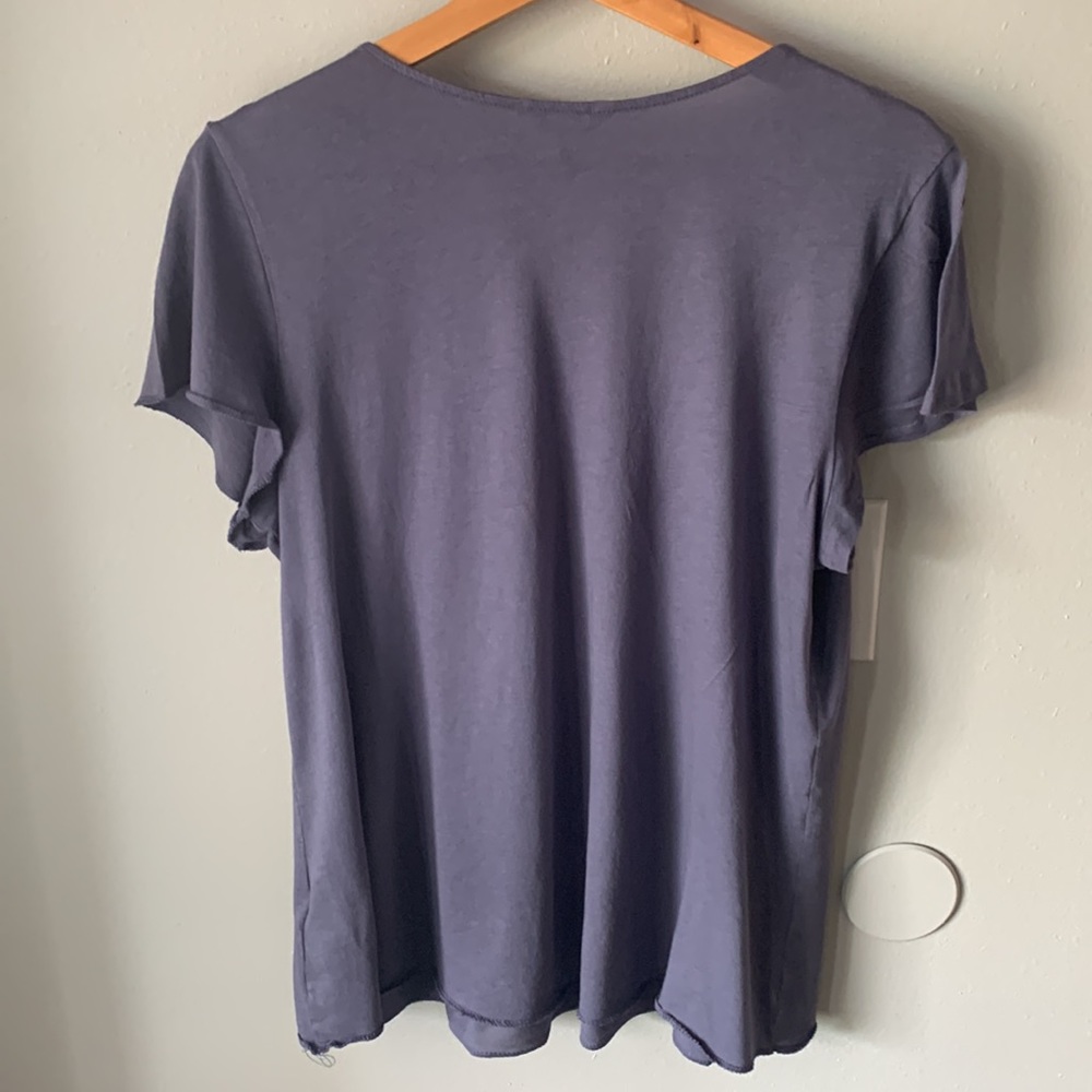 Lightweight comfy T - Picture 3 of 3